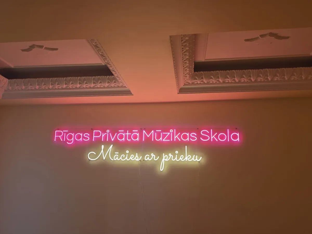 Rīgas Privātās Mūzikas Skolas komanda studijā Rīgas centrā